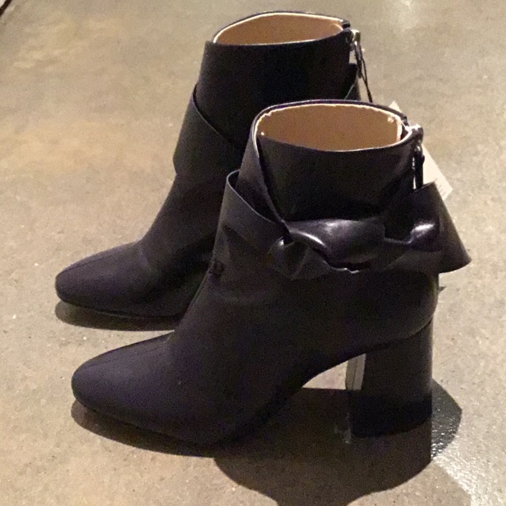 Zara leather navy ankle boots